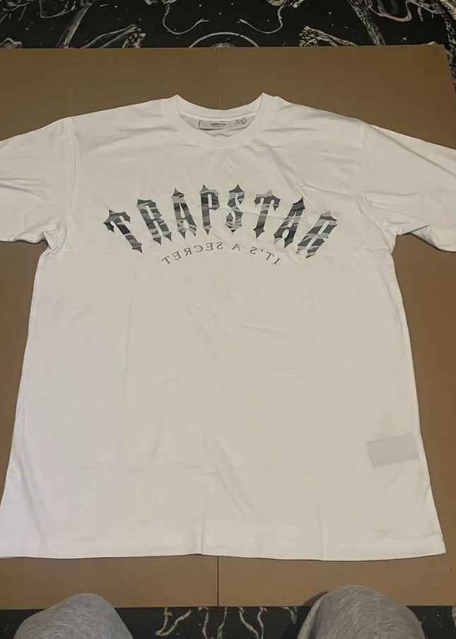 It's A Secret Arch Tee Brand new authentic Trapstar T-shirt Size Large