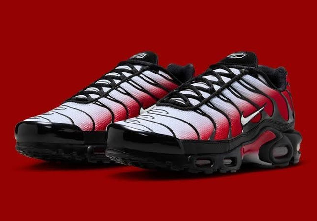 Nike Air Max Plus TN White/Black/Red Fade Mens Size US 9 DM0032-017