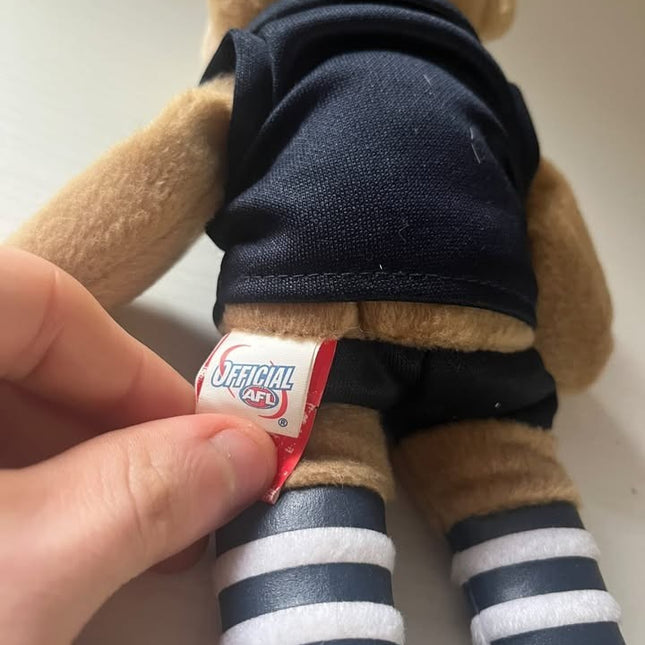 Carlton beanie kid OFFICAL AFL BRANDED