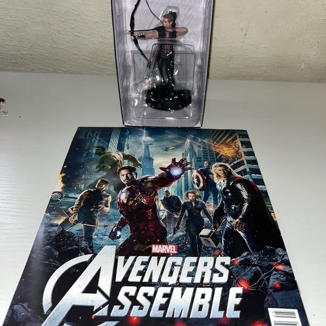 Hawkeye #25  Marvel Movie Hand painted Eaglemoss figurine with magazine 