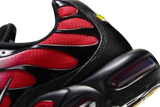 Nike Air Max Plus TN White/Black/Red Fade Mens Size US 9 DM0032-017
