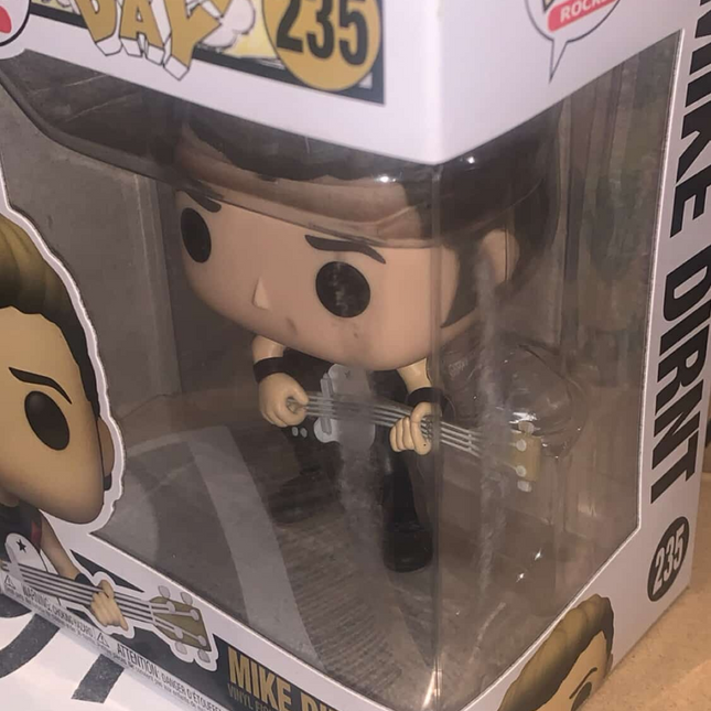 mike dirnt #235 Pop! vinyl music funko + free case (damage)