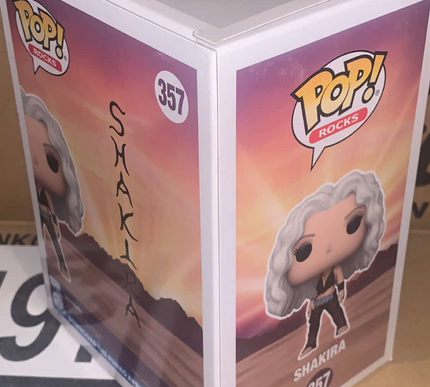 shakira #357 Pop! vinyl music funko + free case (damage)
